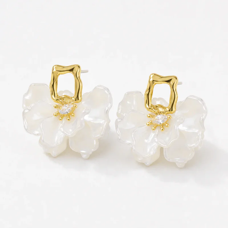 White Flower S925 Silver Ear Studs - image 1